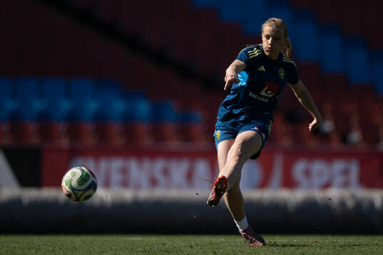 Smilla Holmberg  at a training session with the women's