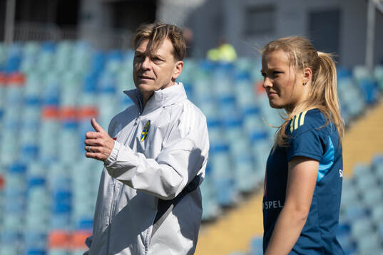 Head coach Tony Gustavsson and Smilla Holmberg  at a