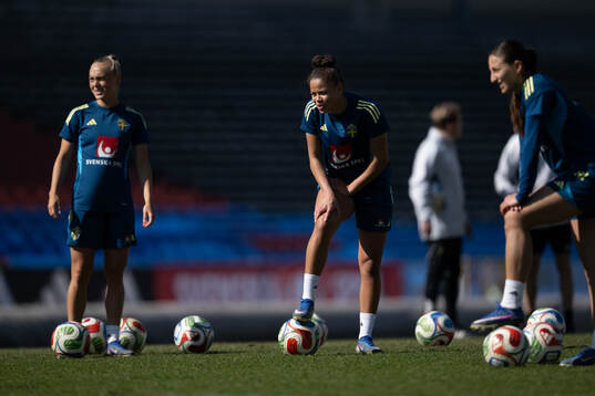 Hanna Bennison and Felicia Schröder  at a training session