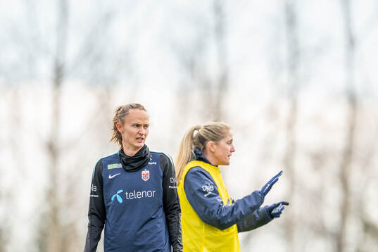Caroline Graham Hansen and Gemma Grainger, head coach of