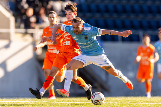 Gefles Eric Larsson och AFC Eskilstunas Sixten Sköldqvist