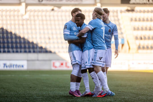 Gefles Isak Edman jublar