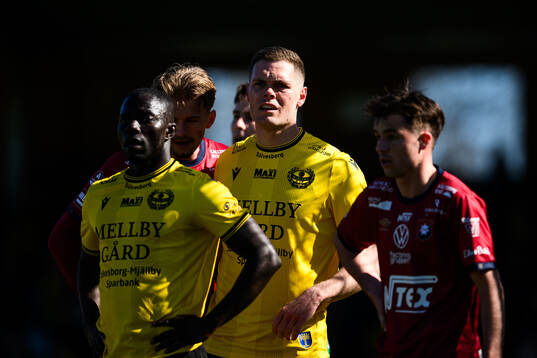Mjällbys Abdoulie Manneh och Jacob Bergström