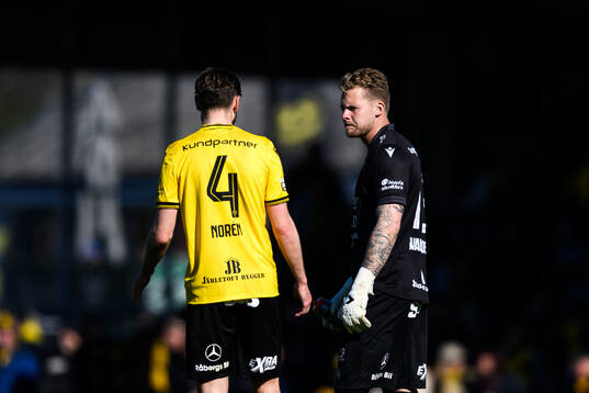 Mjällbys Axel Norén och målvakt Robin Wallinder