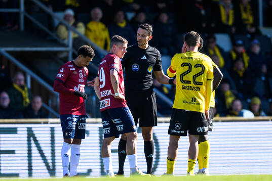 Örgrytes Tobias Sana och Anton Andreasson och Domare Adi