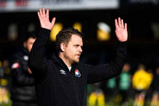 Örgrytes tränare Andreas Holmberg jublar