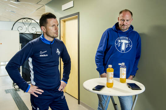Ariana FCs tränare Kristian Haynes och Trelleborgs