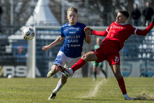 Trelleborgs Oskar Ruuska mot Ariana FCs Eren Alievski