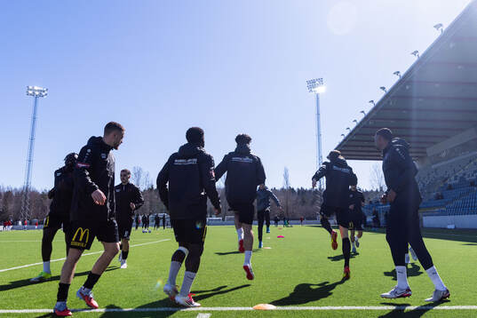 Nordic United FCs värmer upp