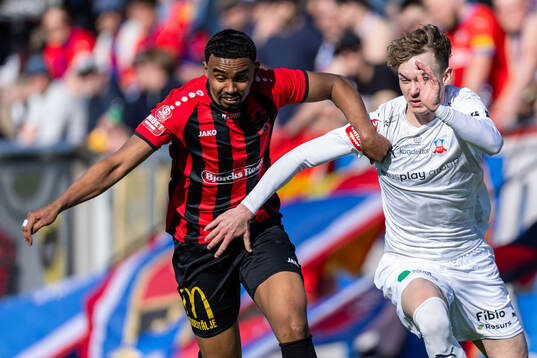 Nordic United FCs Liiban Abdirahman Abadid och Helsingborgs
