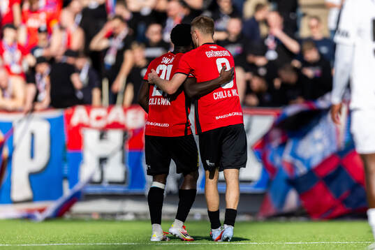 Nordic United FCs Emmanuel Swedi och Teo Grönborg jublar