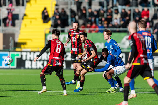 Östersunds Amar Begic och Norrbys Azeez Temitope Yusuf