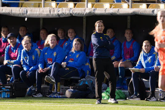 Coach Briana Campos of Sverige