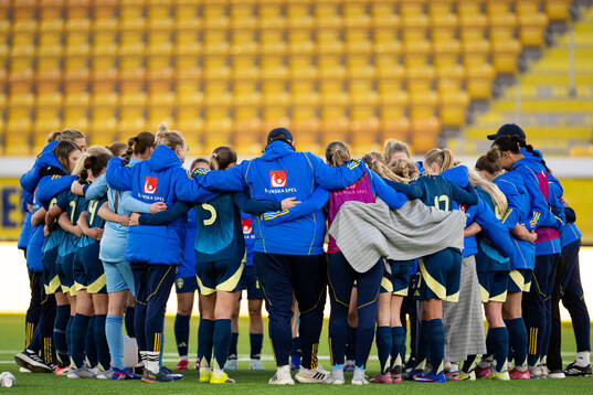 Players of Sweden celebrates