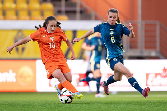 Elisa Van Dijk of Netherlands and Nathalie Staaf <6<during