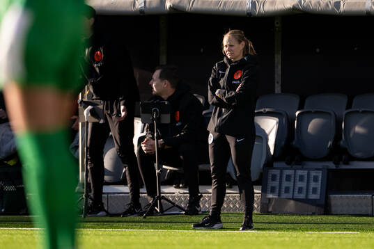 Coach Glenda Van Lieshout of Netherlands