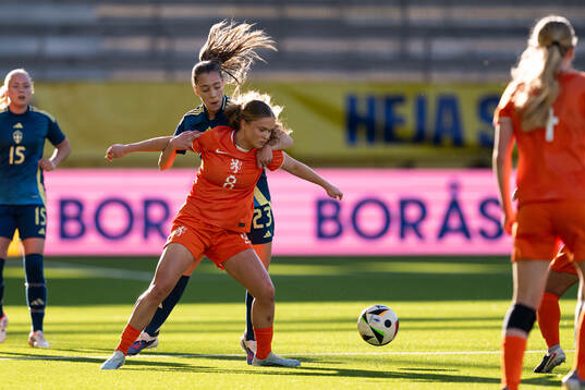 Augusta Priks of Sweden and Sophie Proost of Netherlands