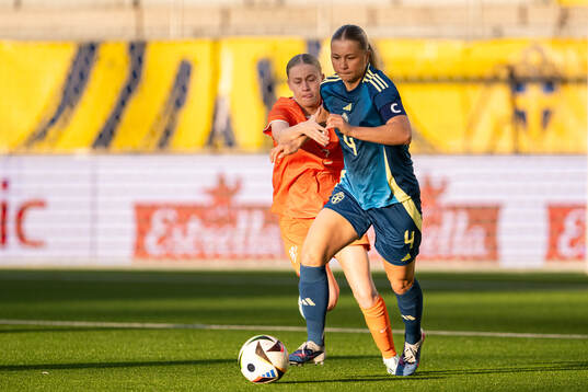 Ranneke Derks of Netherlands and Alice Broman of Sweden