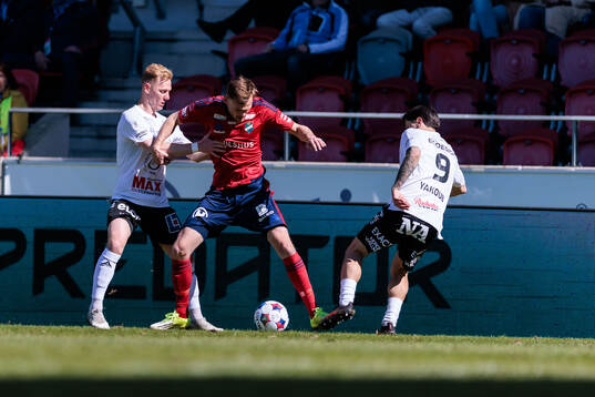 Örebros Christopher Redenstrand och Östers Oscar Uddenäs