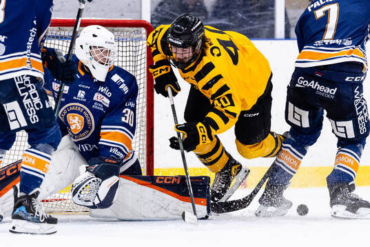 Växjös målvakt Victor Lundén och Skellefteås Olle
