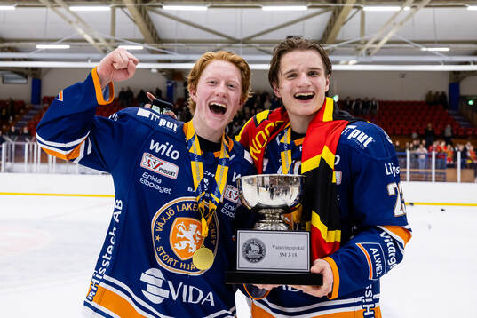 Växjös Olle Tideman och Vincent Berngtsson jublar med