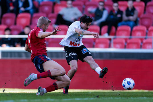 Östers Mattis Adolfsson och Örebros Antonio Yakoub