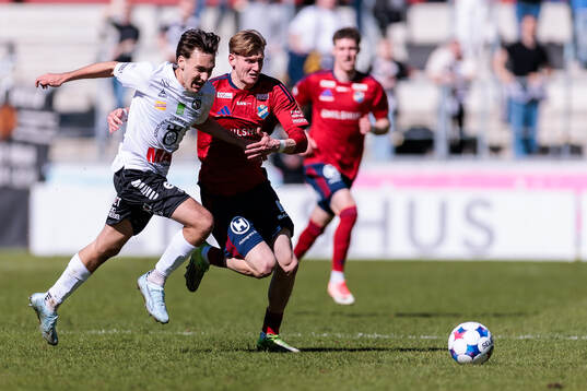 Örebros Edwin Ibrahimbegovic och Östers Karl Wendt