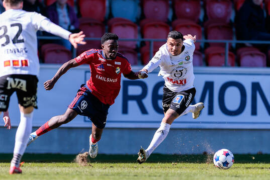 Östers Raymond Adjei och Örebros Ahmed Yasin