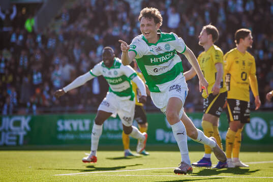 Västerås Mikkel Ladefoged jublar