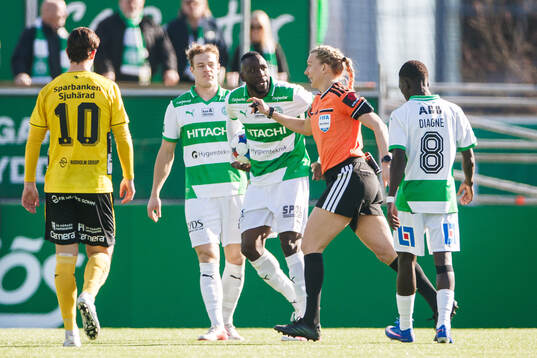 Västerås Frederic Nsabiyumva och domare Tess Olofsson
