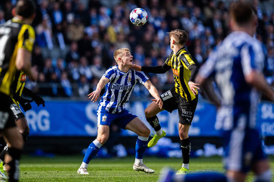 IFK Göteborgs David Kruse och Häckens Adrian Svanbäck