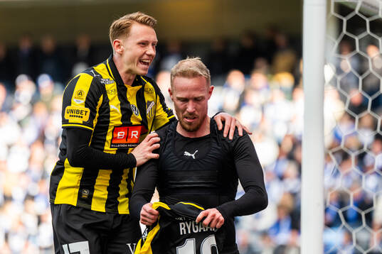 Häckens Julius Lindberg och Mikkel Rygaard Jensen jublar