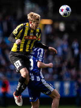 Häckens Filip Helander och IFK Göteborgs Adam Bergmark