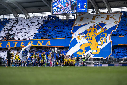 IFK Göteborgs och Häckens spelare vid line-up