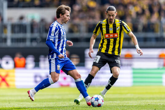 IFK Göteborgs Filip Ottosson och Häckens Amor Layouni