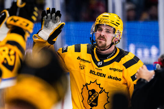 Skellefteås Emil Djuse jublar
