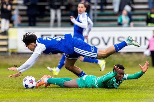 IFK Norrköpings Noel Sernelius och Ljungskiles Issaka Seidu