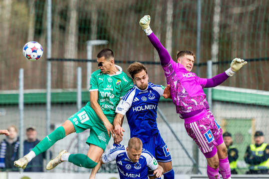 Ljungskiles Ivan Maric och IFK Norrköpings målvakt Theo