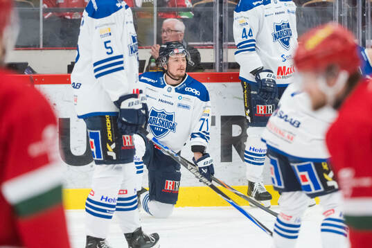 Karlskogas Adam Rockwood innan ishockeymatchen i