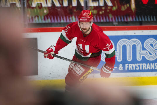 Modos Victor Berglund innan ishockeymatchen i