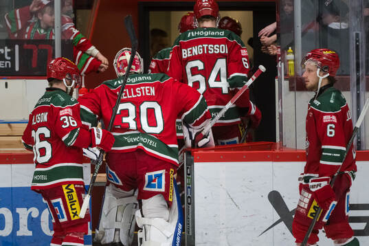 Modos Sebastian Ohlsson, målvakt Jakob Hellsten och