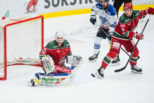 Modos målvakt Jakob Hellsten och Theodor Johnsson