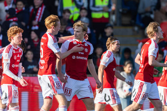 Sandvikens IFs Christian Wagner jublar med Fabian Andersson
