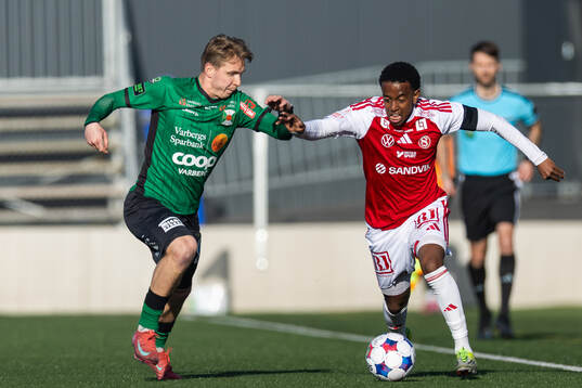 Varbergs Axel Vidjeskog och Sandvikens IFs Yabets Yaliso