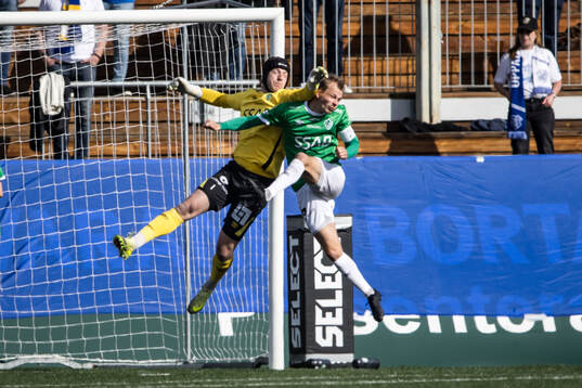 Brages målvakt Viktor Frodig och Alexander Zetterström