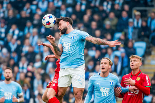 Malmö FFs Sead Haksabanovic och GAISs Oskar Ågren