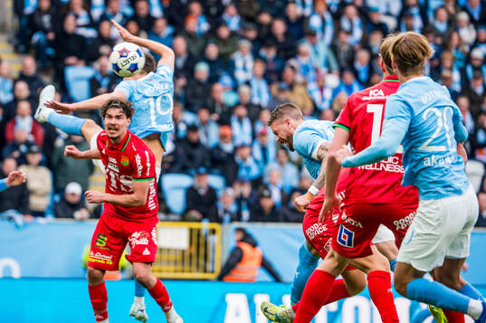 Malmö FFs Pontus Jansson gör 1-0
