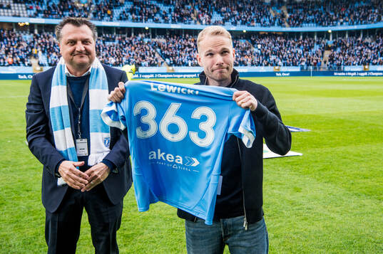 Malmö FFs ordförande Zlatko Rihter med Oskar Lewicki som