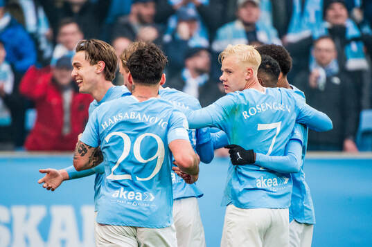Malmö FFs Oscar Sjöstrand jublar med lagkamrater
