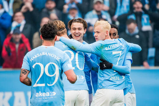 Malmö FFs Oscar Sjöstrand jublar med lagkamrater